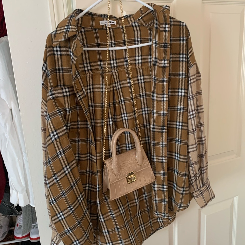 ITS FALL 🍁 selling this cute brown flannel & bag